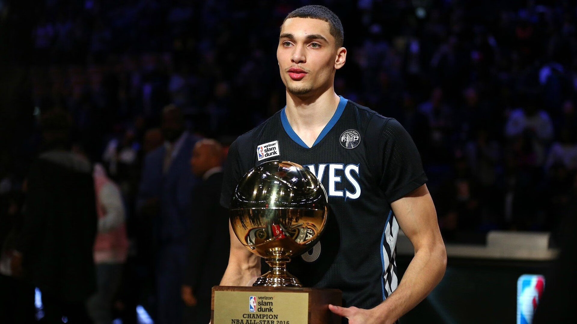 米切尔持球推进节奏控制得当，米切尔防守如何